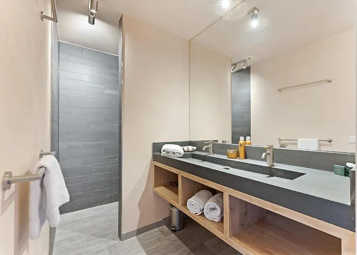 Luxury Waterfront Retreat 4p - Comfort & Panoramisch Uitzicht - 13 וילה *