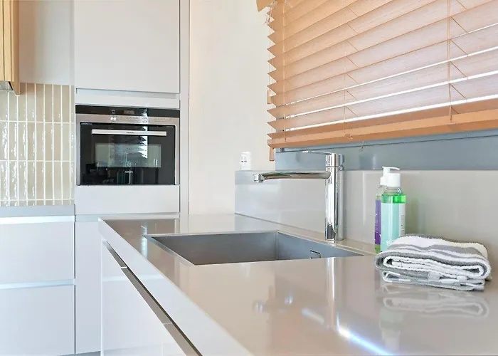 Luxury Waterfront Retreat 4p - Comfort & Panoramisch Uitzicht - 13 וילה אאודורפ